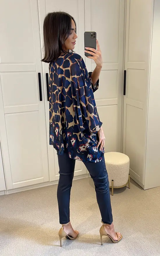 Blue Giraffe Chiffon Print Oversized Lottie Top - Image 4