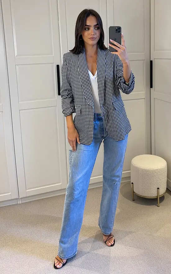 Black and White Dogtooth Rouched Sleeve Blazer - Image 5