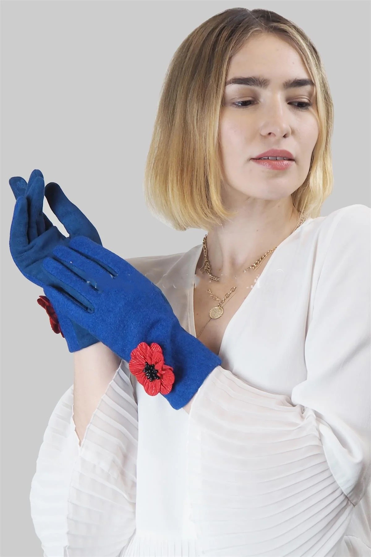 3D Poppy Flower Touchscreen Gloves - Image 13